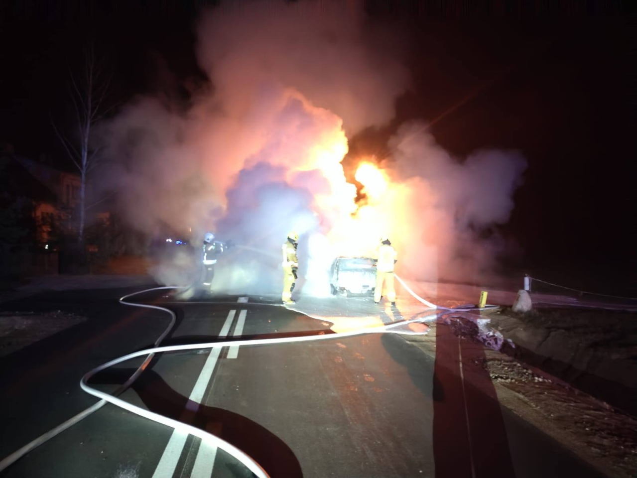 Pożar samochodu w Piaseczni [25.12.2024] - zdjęcie #4 - eOstroleka.pl