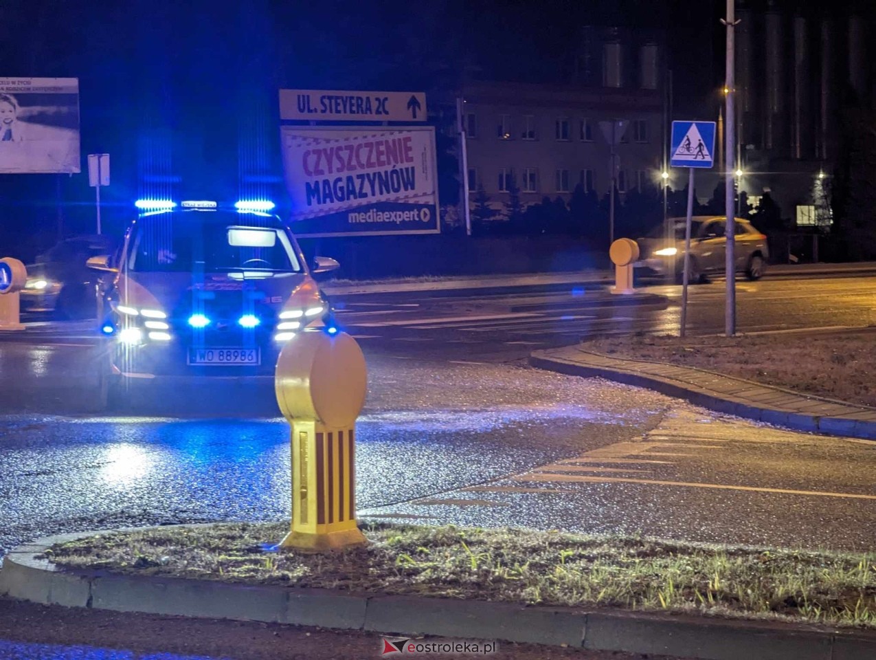 Szkło na rondzie w Ostrołęce [27.12.2024] - zdjęcie #15 - eOstroleka.pl