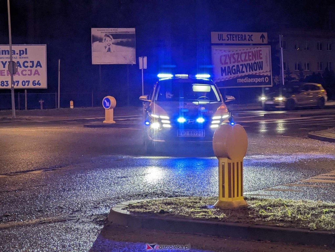 Szkło na rondzie w Ostrołęce [27.12.2024] - zdjęcie #13 - eOstroleka.pl