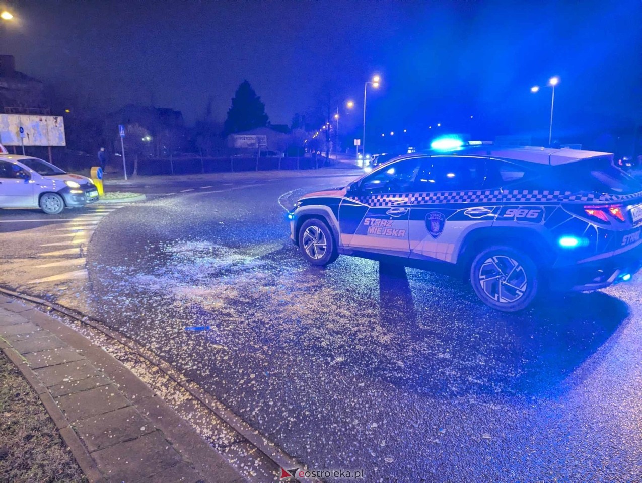 Szkło na rondzie w Ostrołęce [27.12.2024] - zdjęcie #10 - eOstroleka.pl