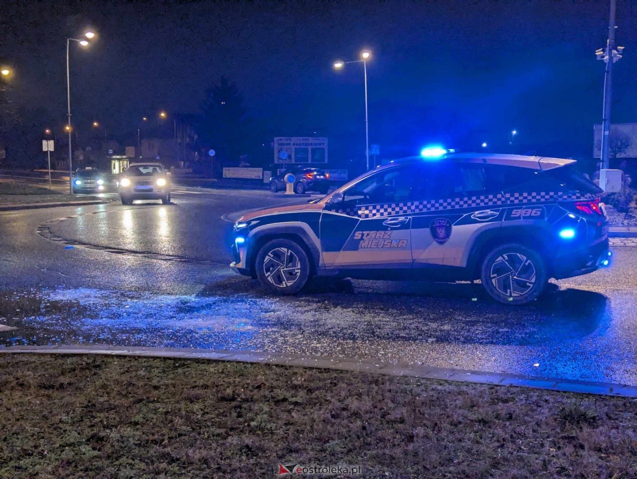Szkło na rondzie w Ostrołęce [27.12.2024] - zdjęcie #8 - eOstroleka.pl