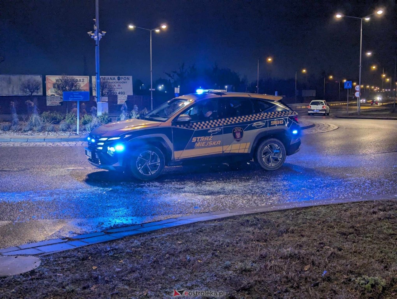 Szkło na rondzie w Ostrołęce [27.12.2024] - zdjęcie #7 - eOstroleka.pl