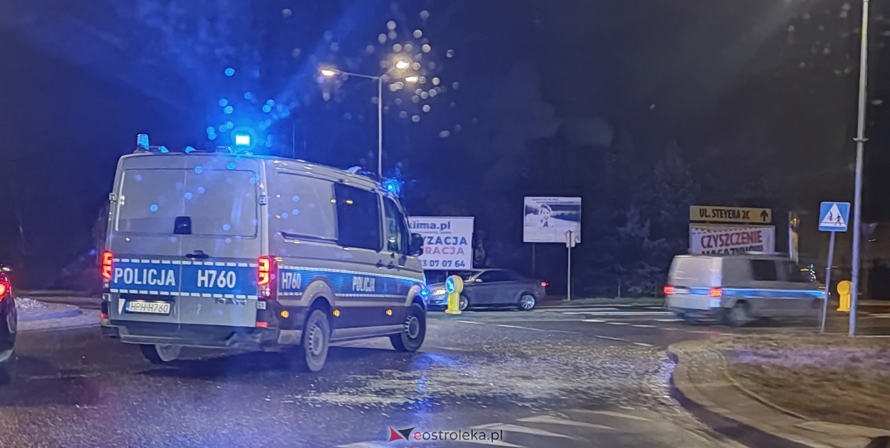 Szkło na rondzie w Ostrołęce [27.12.2024] - zdjęcie #3 - eOstroleka.pl