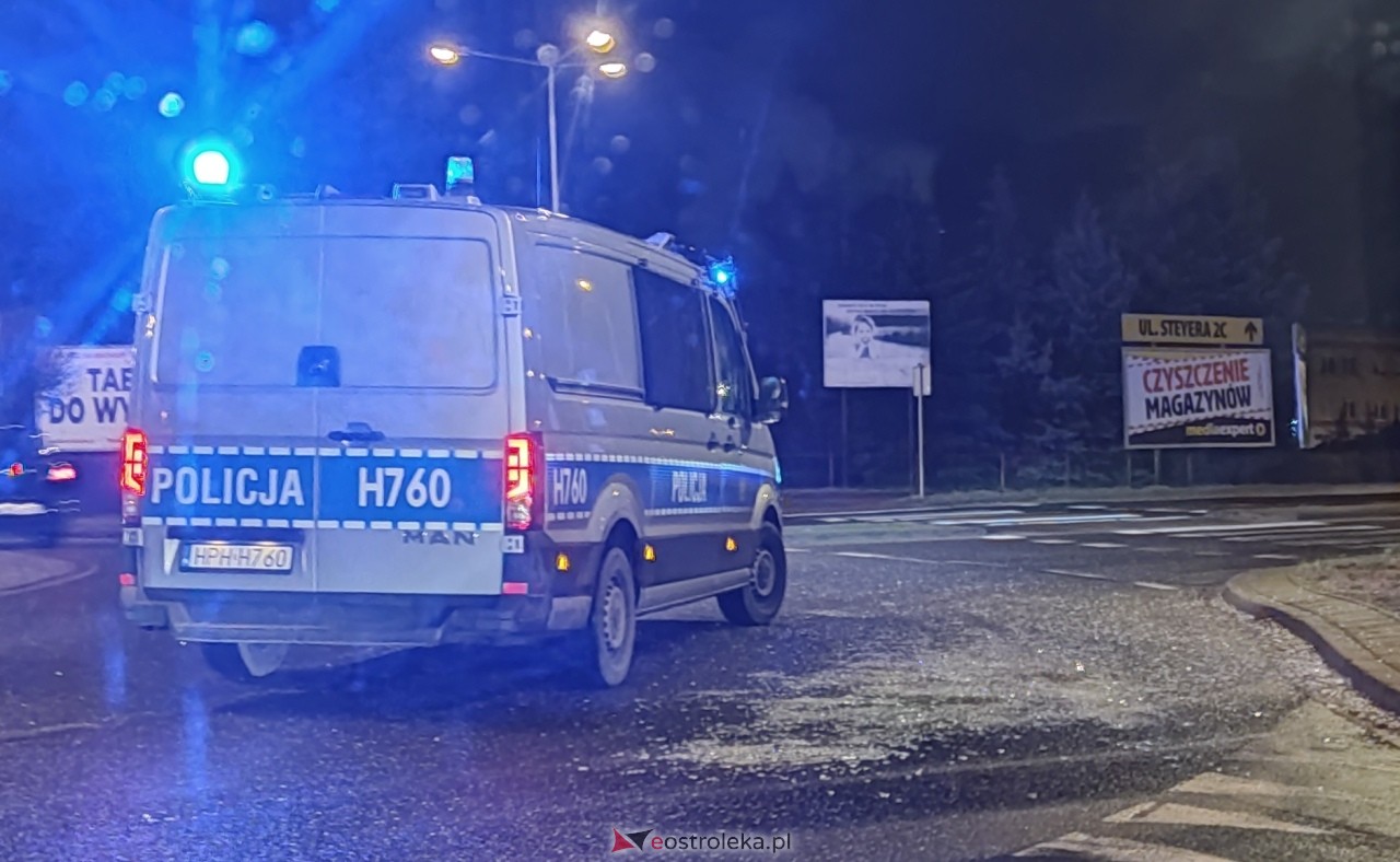 Szkło na rondzie w Ostrołęce [27.12.2024] - zdjęcie #2 - eOstroleka.pl