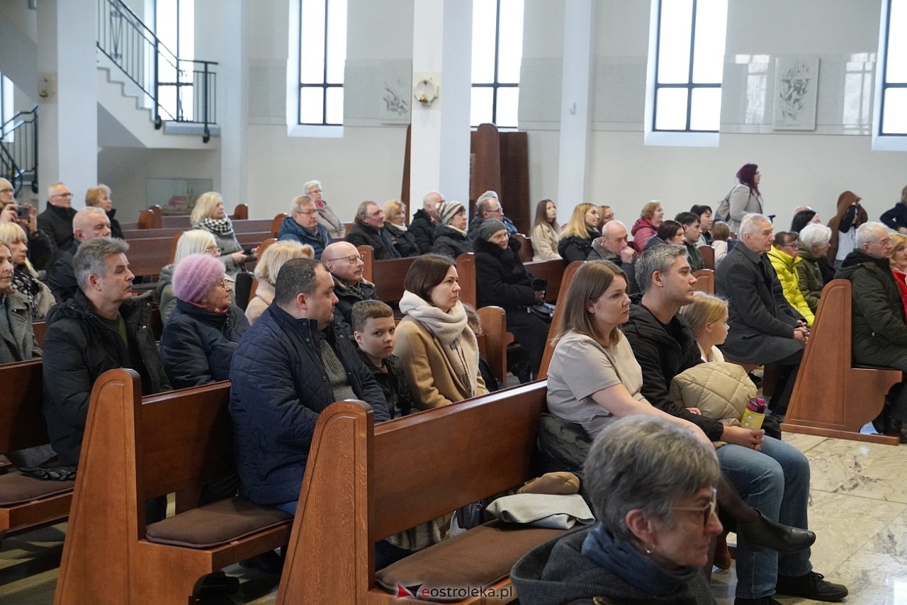 Koncert Ostrołęckiego Chóru Kameralnego W ubogiej stajence w kościele św. Franciszka z Asyżu [29.12.2024] - zdjęcie #29 - eOstroleka.pl