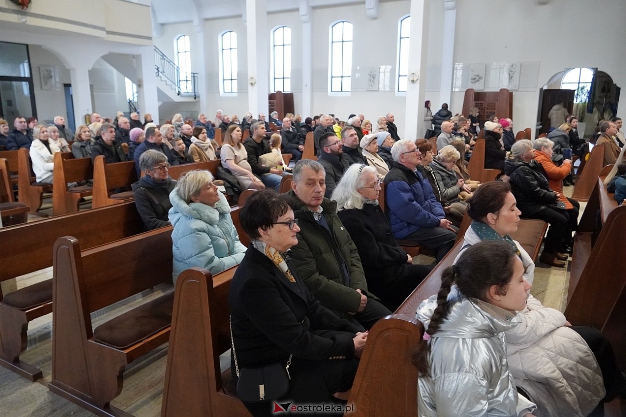 Koncert Ostrołęckiego Chóru Kameralnego W ubogiej stajence w kościele św. Franciszka z Asyżu [29.12.2024] - zdjęcie #28 - eOstroleka.pl