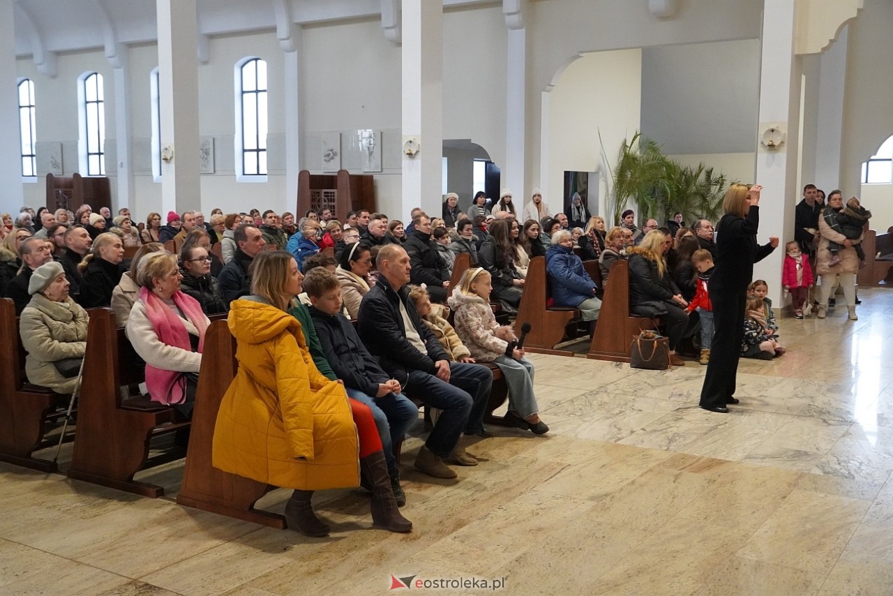 Koncert Ostrołęckiego Chóru Kameralnego W ubogiej stajence w kościele św. Franciszka z Asyżu [29.12.2024] - zdjęcie #24 - eOstroleka.pl