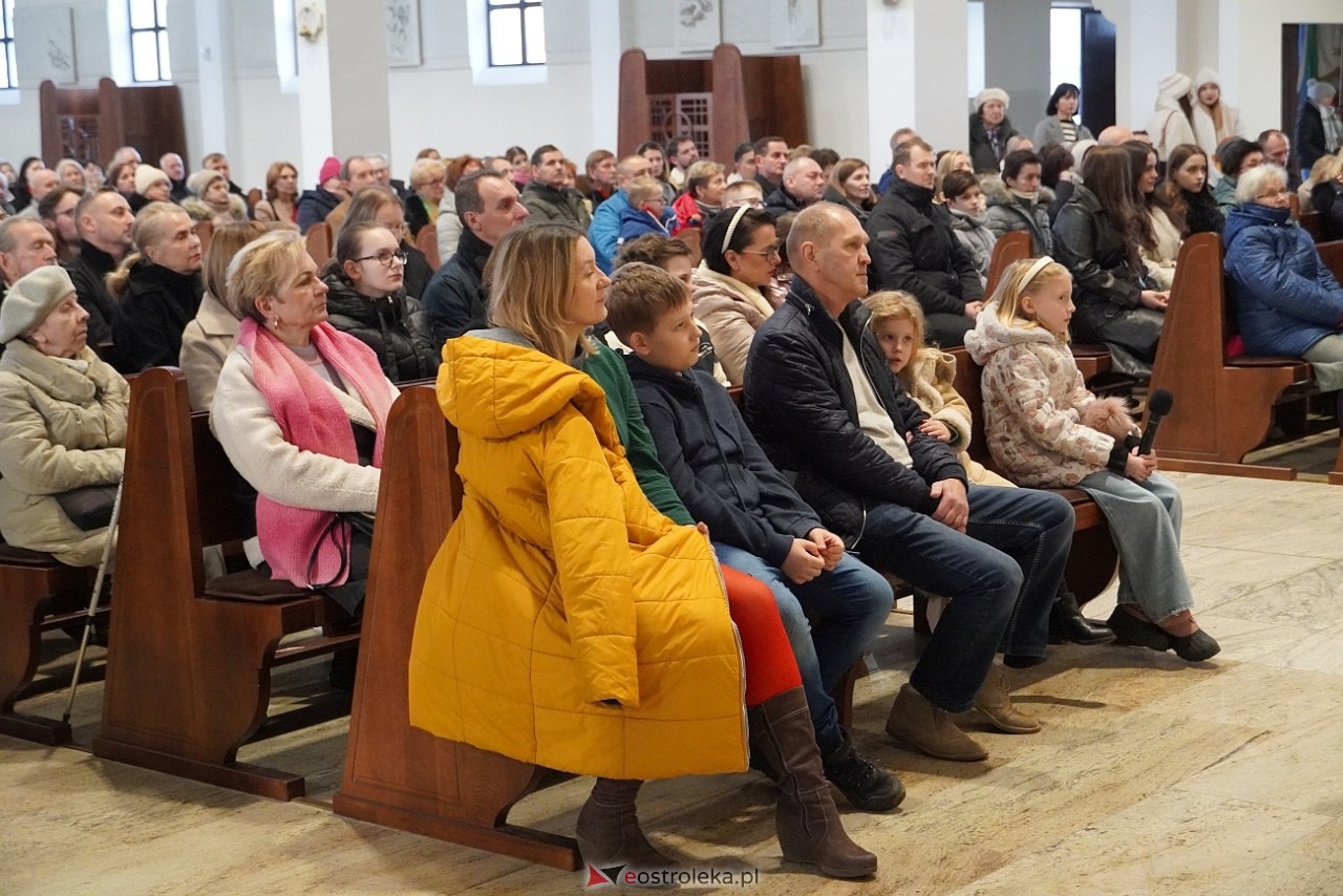 Koncert Ostrołęckiego Chóru Kameralnego W ubogiej stajence w kościele św. Franciszka z Asyżu [29.12.2024] - zdjęcie #23 - eOstroleka.pl