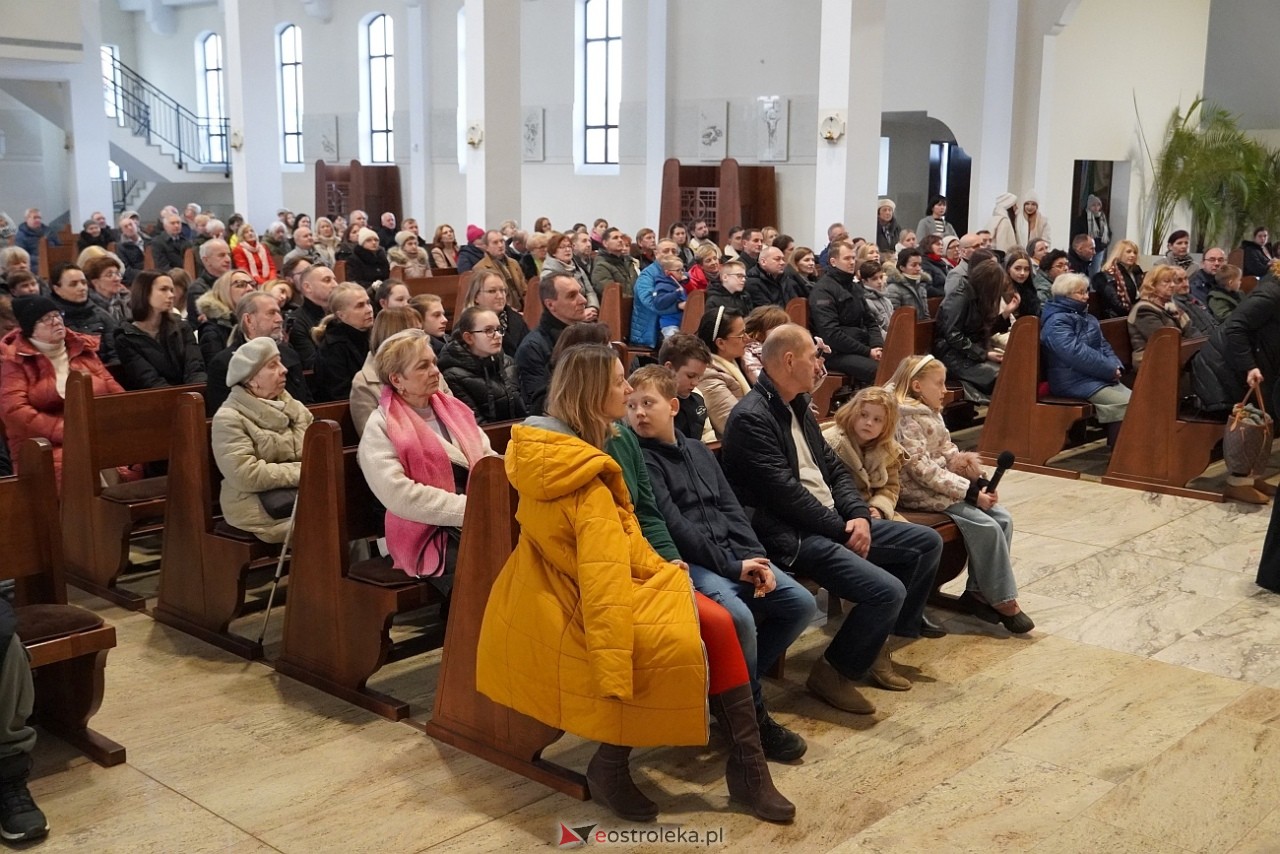 Koncert Ostrołęckiego Chóru Kameralnego W ubogiej stajence w kościele św. Franciszka z Asyżu [29.12.2024] - zdjęcie #22 - eOstroleka.pl