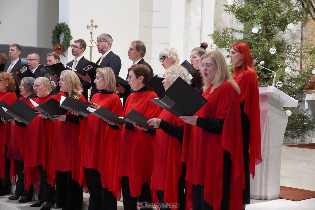 Koncert Ostrołęckiego Chóru Kameralnego W ubogiej stajence w kościele św. Franciszka z Asyżu [29.12.2024] - zdjęcie #20 - eOstroleka.pl