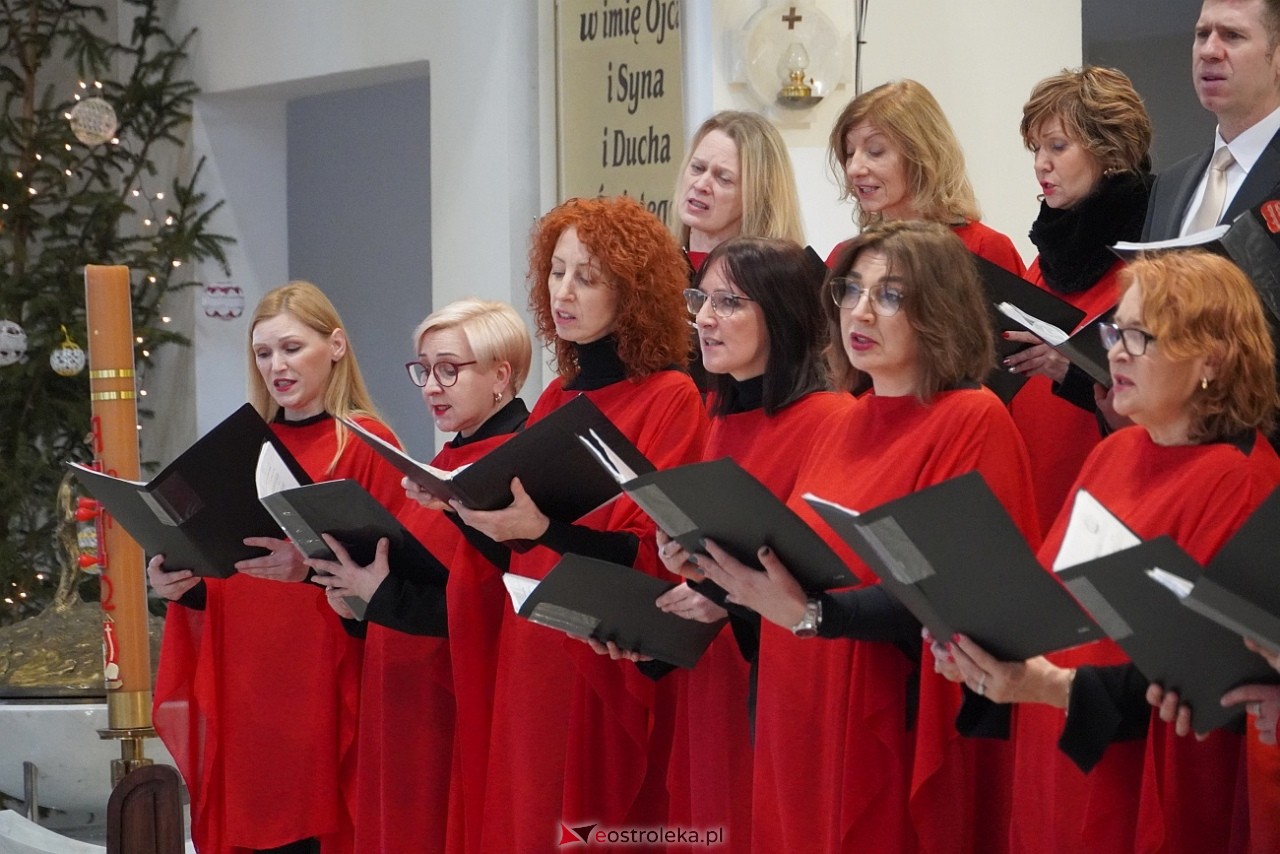 Koncert Ostrołęckiego Chóru Kameralnego W ubogiej stajence w kościele św. Franciszka z Asyżu [29.12.2024] - zdjęcie #18 - eOstroleka.pl