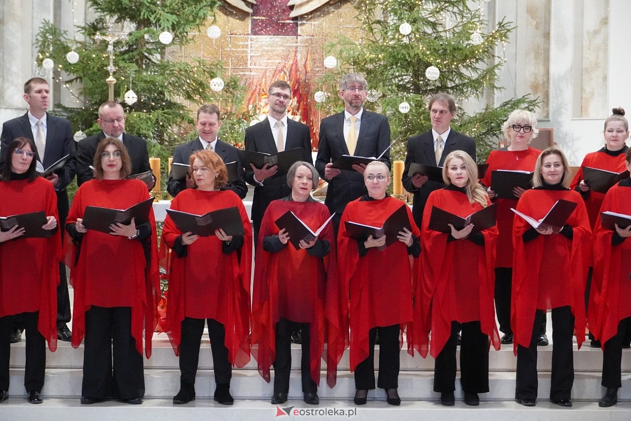 Koncert Ostrołęckiego Chóru Kameralnego W ubogiej stajence w kościele św. Franciszka z Asyżu [29.12.2024] - zdjęcie #1 - eOstroleka.pl