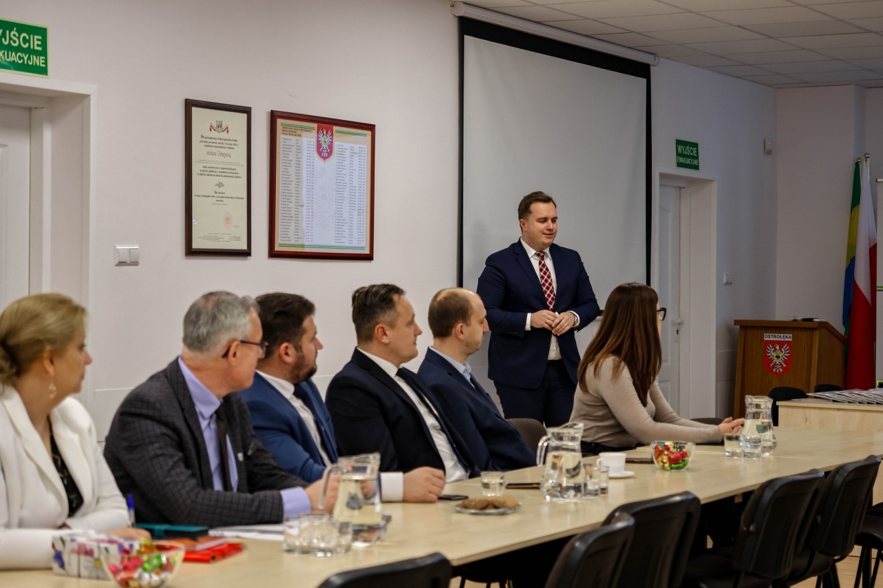 Podpisanie porozumienia w sprawie utworzenia Partnerstwa o nazwie Ostrołęcki Obszar Strategicznej Interwencji [30.12.2024] - zdjęcie #24 - eOstroleka.pl