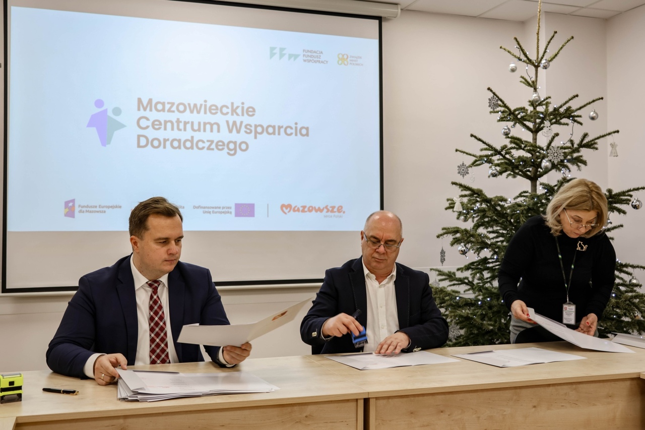 Podpisanie porozumienia w sprawie utworzenia Partnerstwa o nazwie Ostrołęcki Obszar Strategicznej Interwencji [30.12.2024] - zdjęcie #13 - eOstroleka.pl