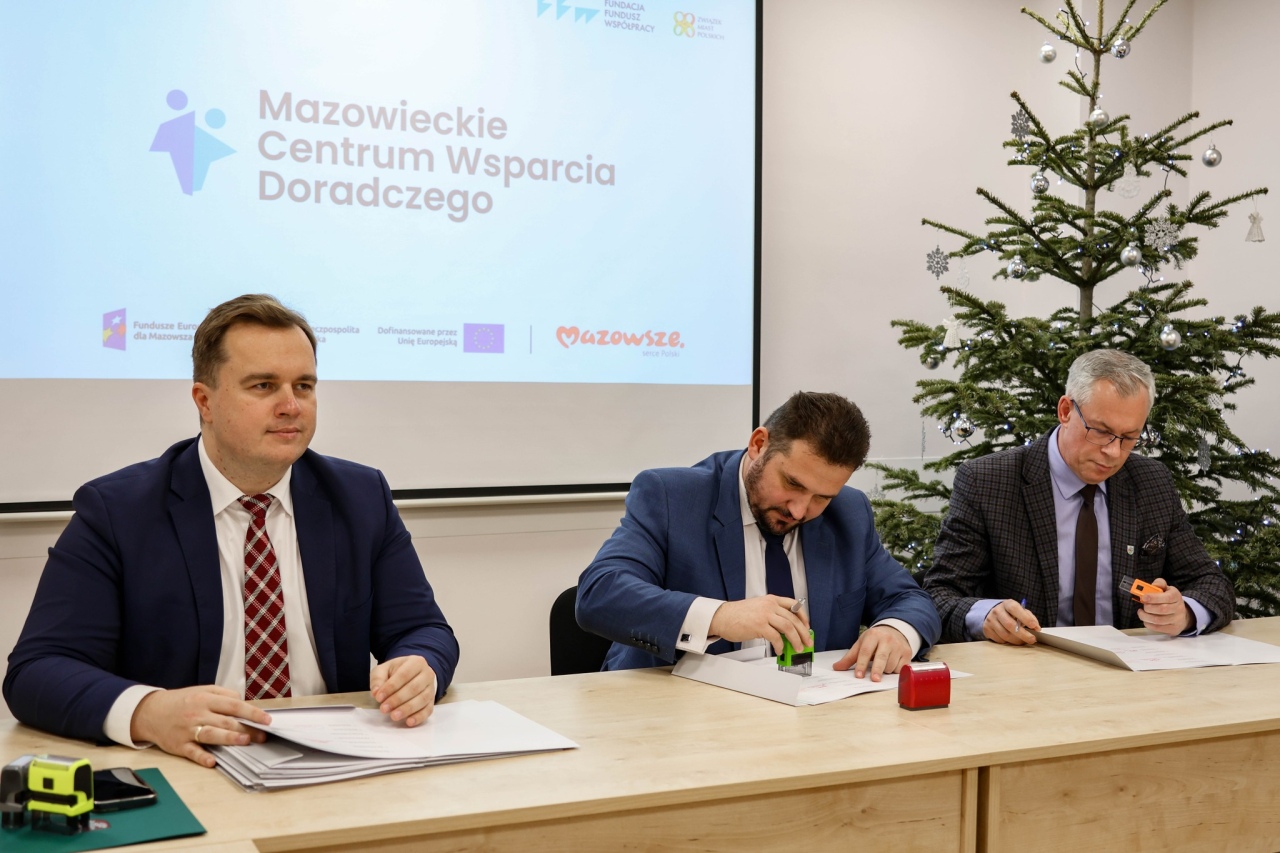 Podpisanie porozumienia w sprawie utworzenia Partnerstwa o nazwie Ostrołęcki Obszar Strategicznej Interwencji [30.12.2024] - zdjęcie #10 - eOstroleka.pl