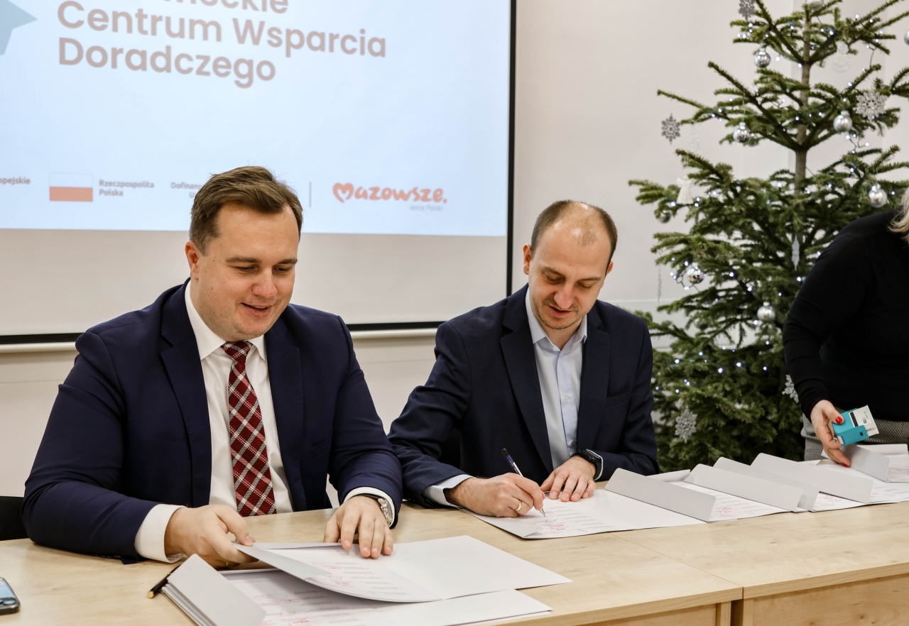 Podpisanie porozumienia w sprawie utworzenia Partnerstwa o nazwie Ostrołęcki Obszar Strategicznej Interwencji [30.12.2024] - zdjęcie #9 - eOstroleka.pl