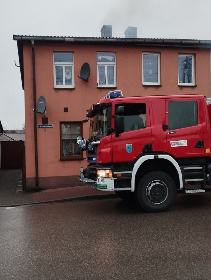 Sześć zastępów straży pożarnej w akcji na terenie powiatu [31.12.2024]  - zdjęcie #4 - eOstroleka.pl