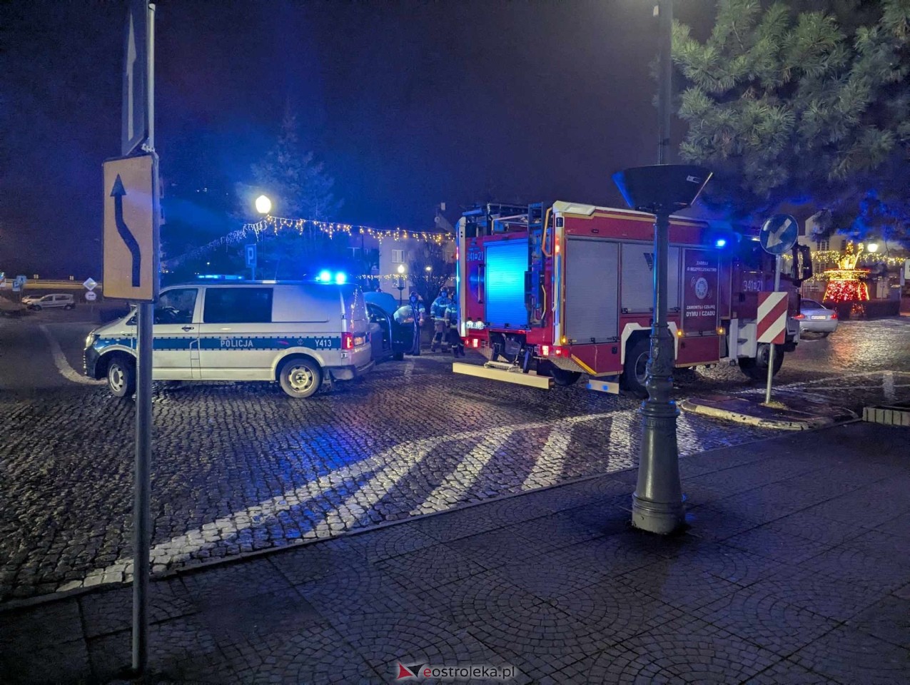 Pożar samochodu na Placu Bema [31.12.2024] - zdjęcie #8 - eOstroleka.pl