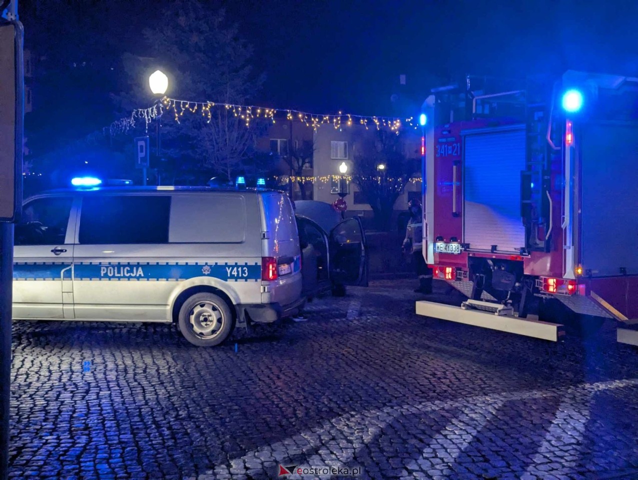 Pożar samochodu na Placu Bema [31.12.2024] - zdjęcie #7 - eOstroleka.pl