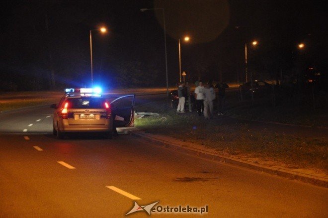 Uderzył w latarnię i uciekł (31.VIII.2011) - zdjęcie #16 - eOstroleka.pl