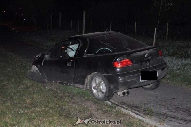 Uderzył w latarnię i uciekł (31.VIII.2011) - zdjęcie #6 - eOstroleka.pl