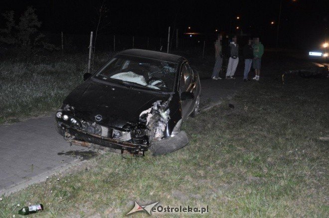Uderzył w latarnię i uciekł (31.VIII.2011) - zdjęcie #5 - eOstroleka.pl