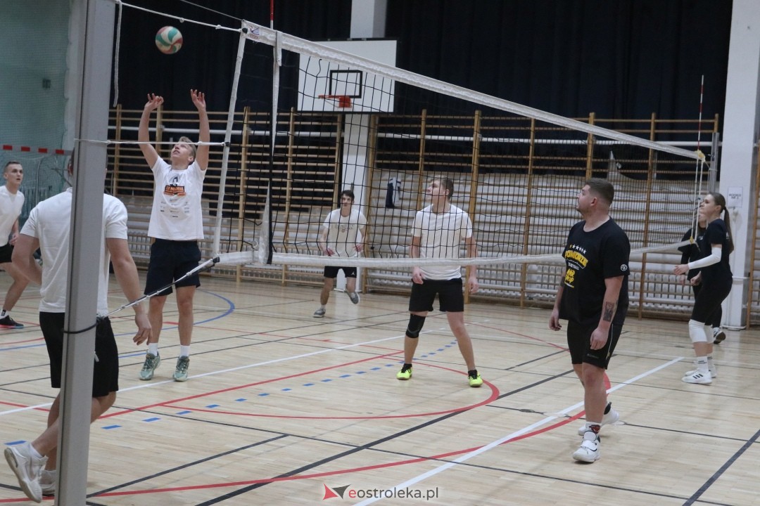 Charytatywny turniej siatkówki [03.01.2025] - zdjęcie #35 - eOstroleka.pl