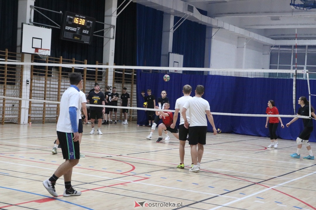 Charytatywny turniej siatkówki [03.01.2025] - zdjęcie #32 - eOstroleka.pl