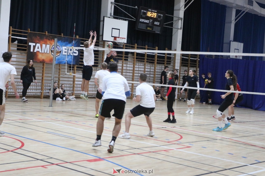 Charytatywny turniej siatkówki [03.01.2025] - zdjęcie #31 - eOstroleka.pl