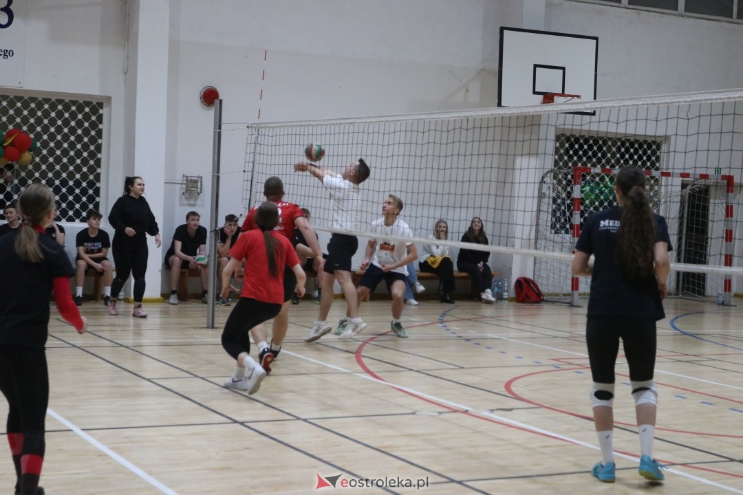 Charytatywny turniej siatkówki [03.01.2025] - zdjęcie #28 - eOstroleka.pl
