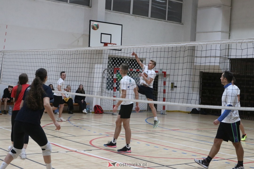Charytatywny turniej siatkówki [03.01.2025] - zdjęcie #27 - eOstroleka.pl