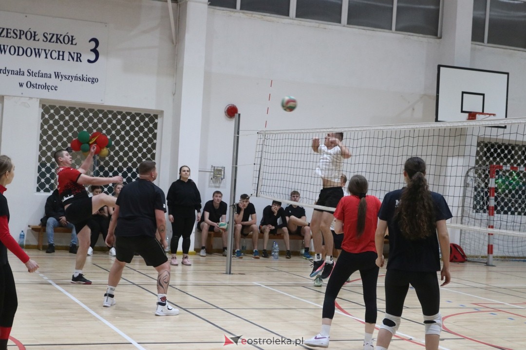 Charytatywny turniej siatkówki [03.01.2025] - zdjęcie #26 - eOstroleka.pl