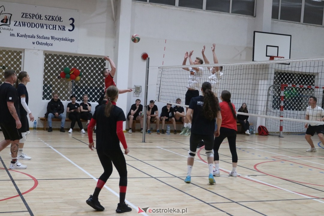 Charytatywny turniej siatkówki [03.01.2025] - zdjęcie #24 - eOstroleka.pl