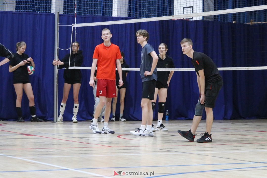 Charytatywny turniej siatkówki [03.01.2025] - zdjęcie #20 - eOstroleka.pl
