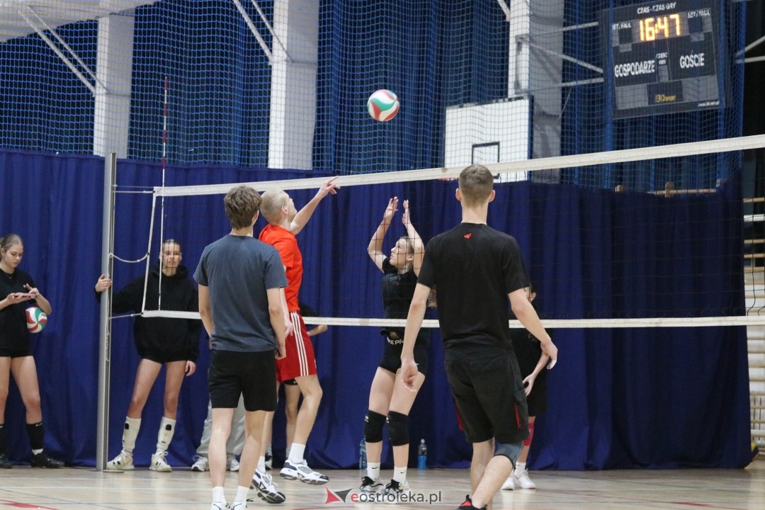 Charytatywny turniej siatkówki [03.01.2025] - zdjęcie #19 - eOstroleka.pl