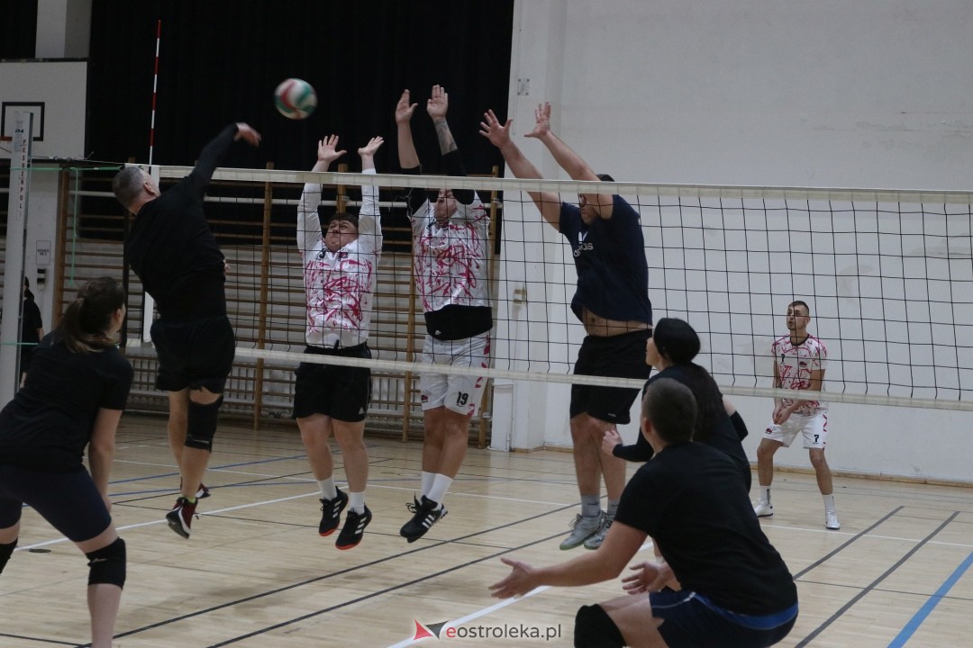 Charytatywny turniej siatkówki [03.01.2025] - zdjęcie #17 - eOstroleka.pl