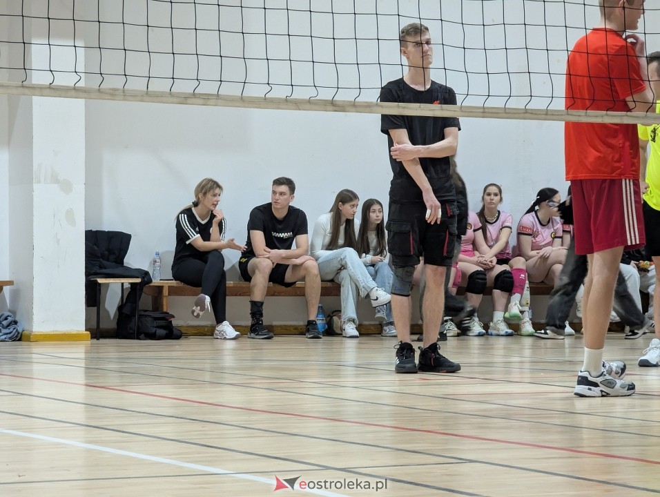 Charytatywny turniej siatkówki [03.01.2025] - zdjęcie #12 - eOstroleka.pl