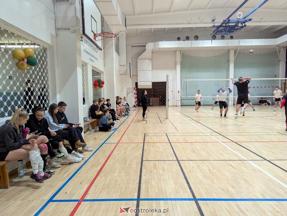 Charytatywny turniej siatkówki [03.01.2025] - zdjęcie #11 - eOstroleka.pl