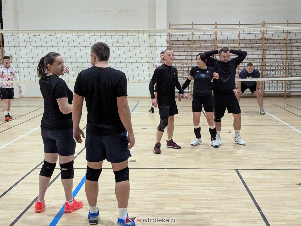 Charytatywny turniej siatkówki [03.01.2025] - zdjęcie #10 - eOstroleka.pl
