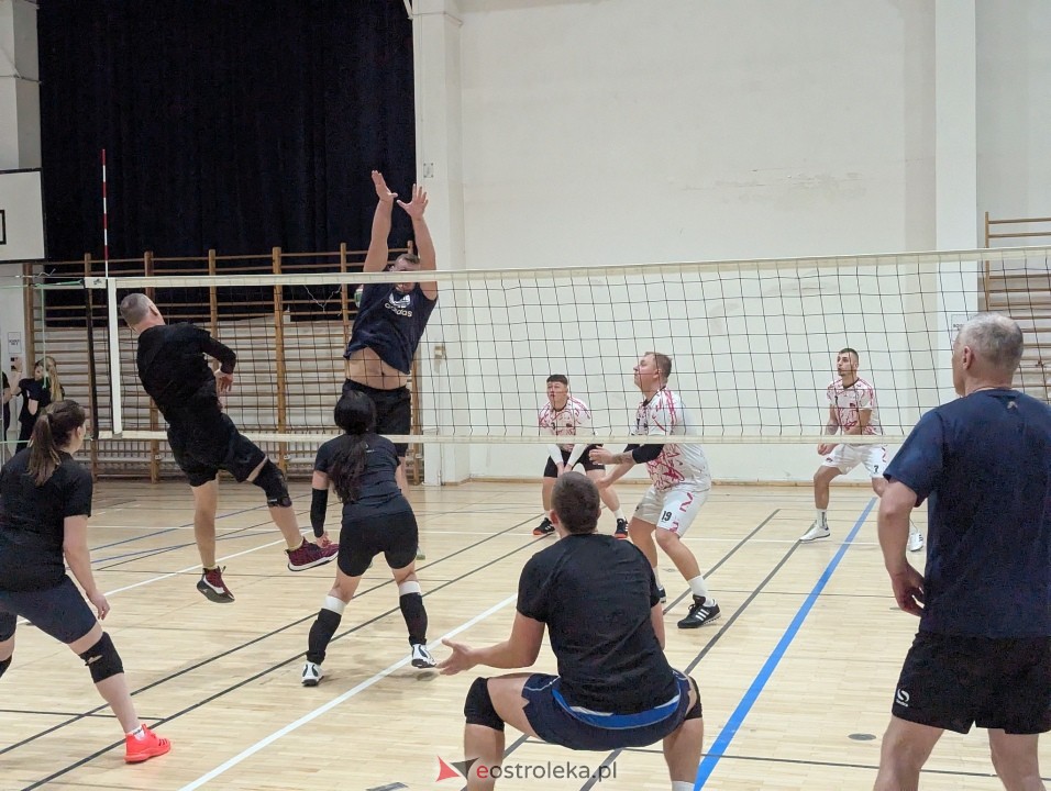 Charytatywny turniej siatkówki [03.01.2025] - zdjęcie #7 - eOstroleka.pl