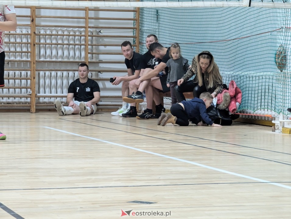 Charytatywny turniej siatkówki [03.01.2025] - zdjęcie #5 - eOstroleka.pl