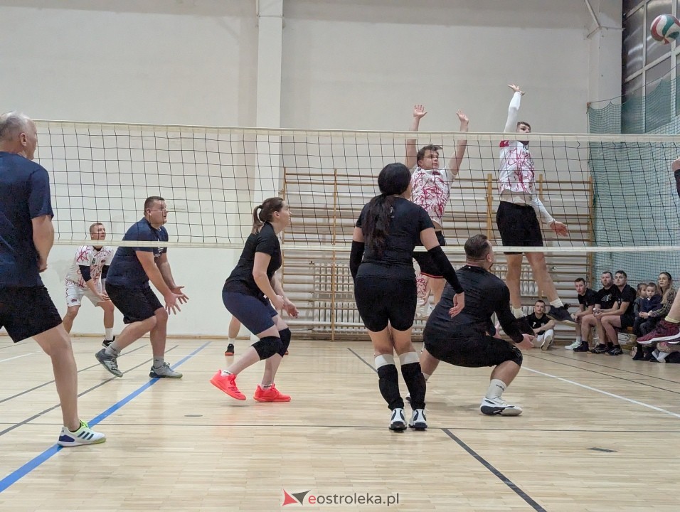 Charytatywny turniej siatkówki [03.01.2025] - zdjęcie #1 - eOstroleka.pl