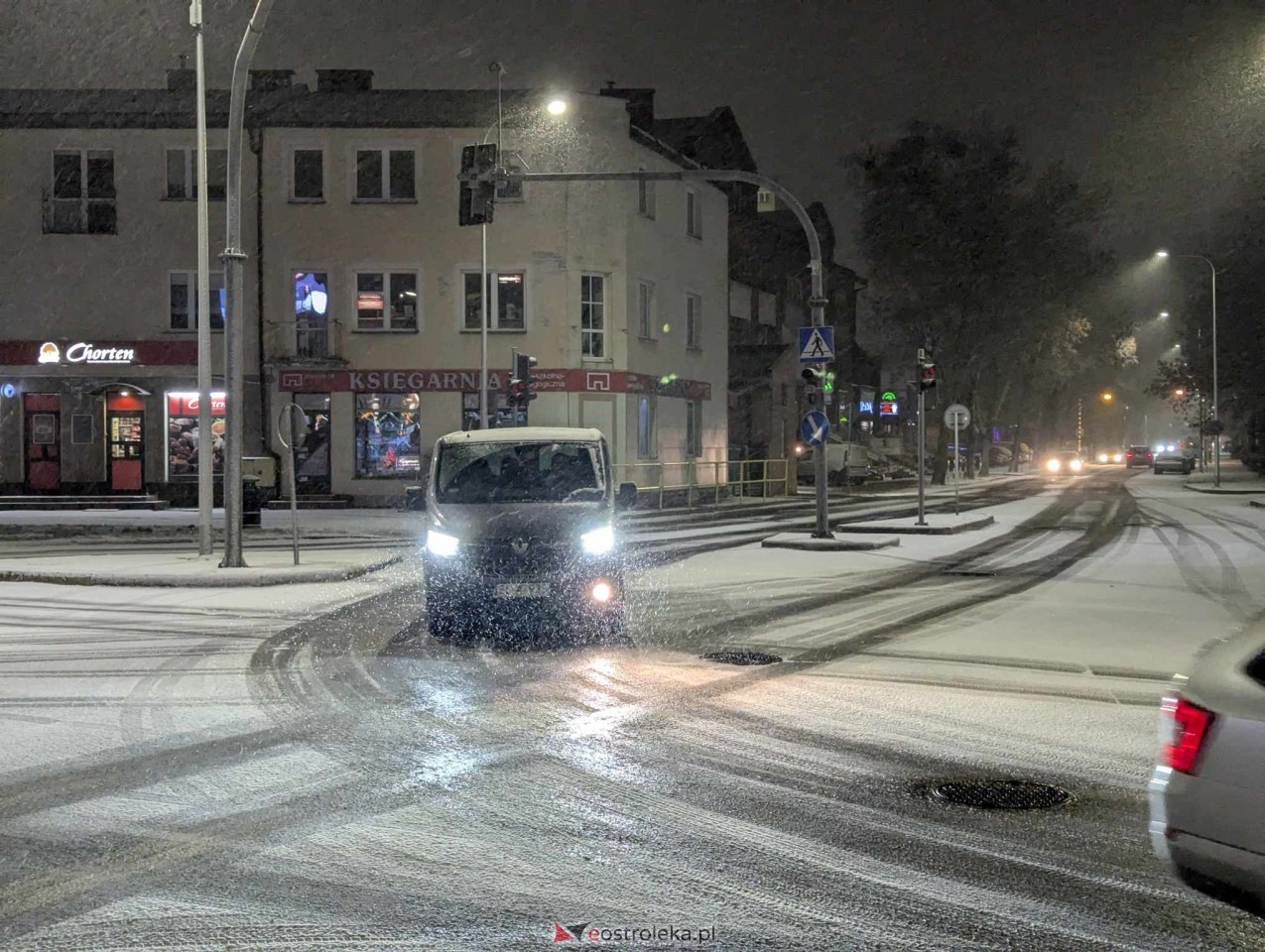 Ostrołęka pod śnieżną peleryną – chwilowy widok zimy [03.01.2025] - zdjęcie #17 - eOstroleka.pl