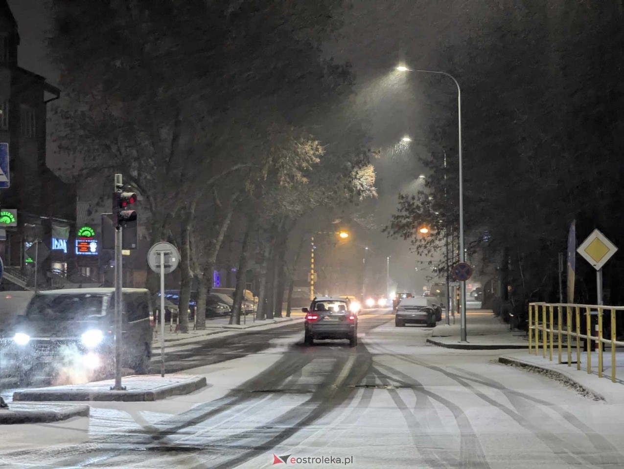 Ostrołęka pod śnieżną peleryną – chwilowy widok zimy [03.01.2025] - zdjęcie #10 - eOstroleka.pl