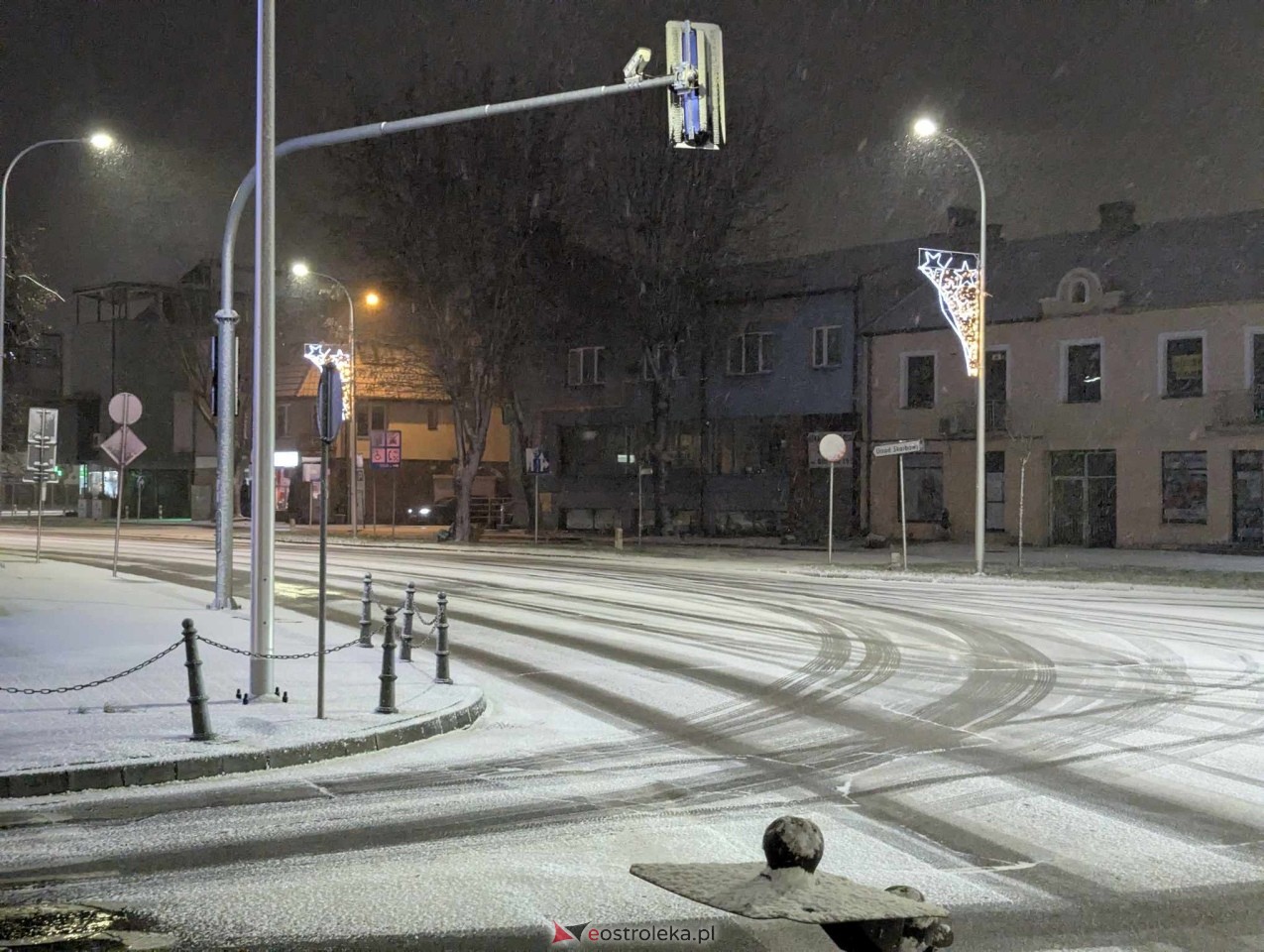 Ostrołęka pod śnieżną peleryną – chwilowy widok zimy [03.01.2025] - zdjęcie #8 - eOstroleka.pl
