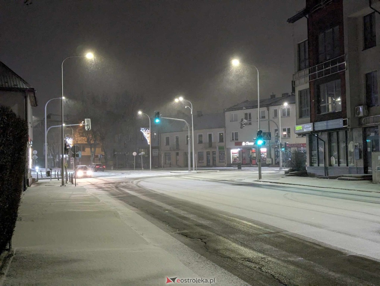 Ostrołęka pod śnieżną peleryną – chwilowy widok zimy [03.01.2025] - zdjęcie #3 - eOstroleka.pl