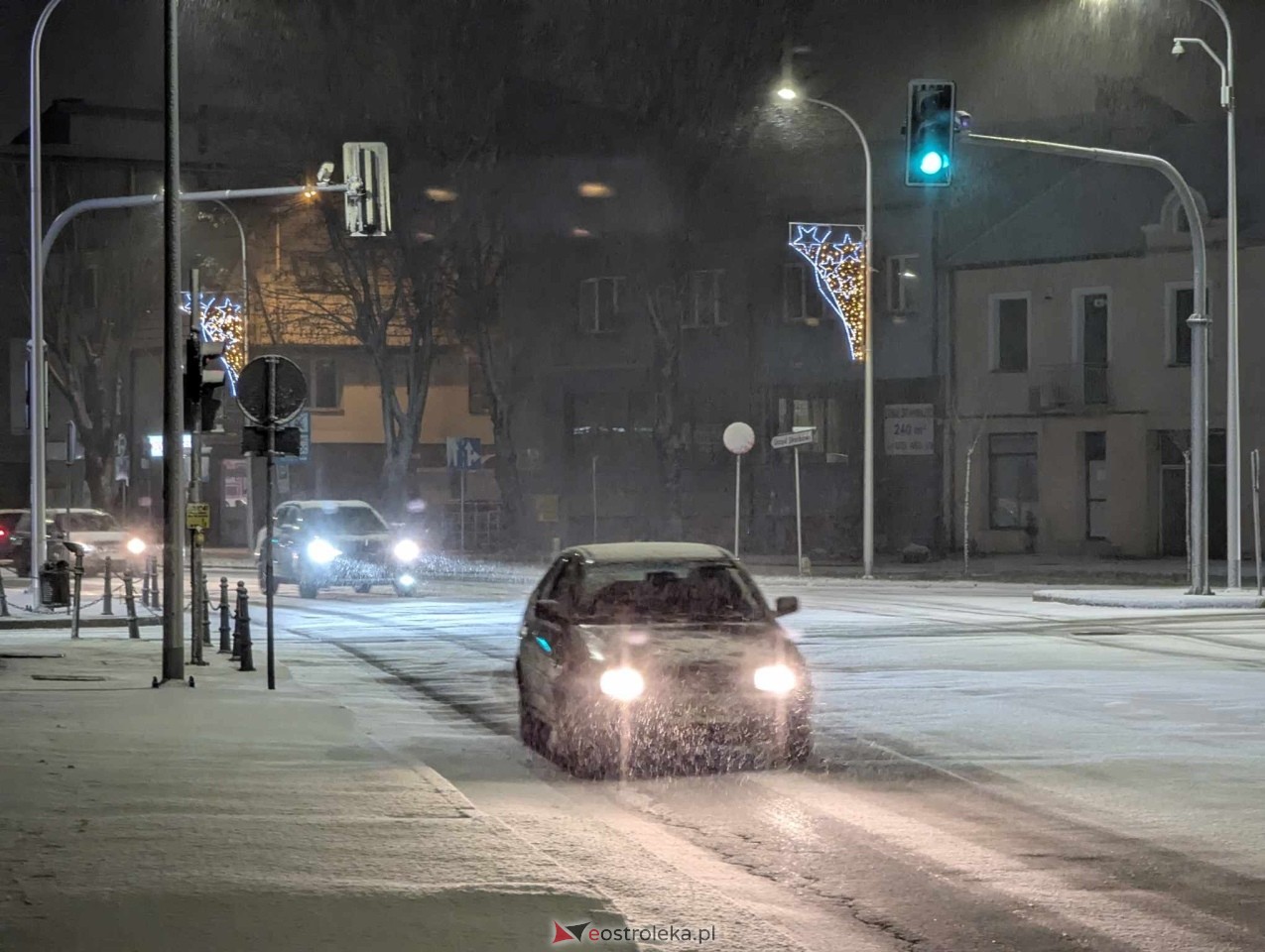 Ostrołęka pod śnieżną peleryną – chwilowy widok zimy [03.01.2025] - zdjęcie #1 - eOstroleka.pl