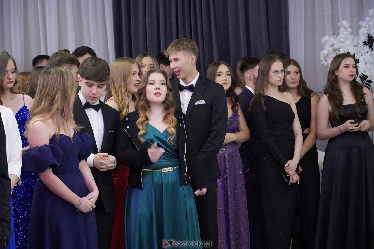 Studniówka III LO w Ostrołęce [4.01.2025] - zdjęcie #357 - eOstroleka.pl