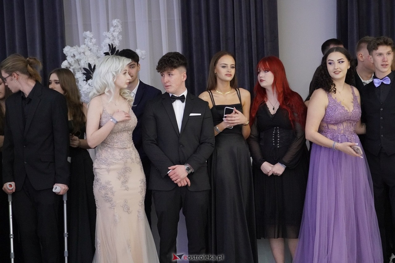 Studniówka III LO w Ostrołęce [4.01.2025] - zdjęcie #349 - eOstroleka.pl