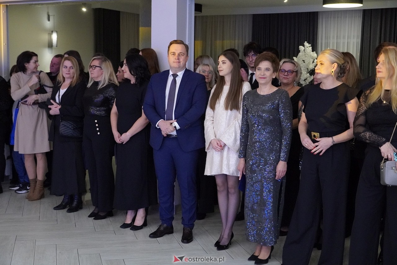 Studniówka III LO w Ostrołęce [4.01.2025] - zdjęcie #342 - eOstroleka.pl